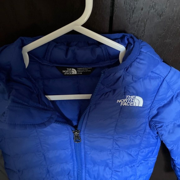 Boys Thermoball North Face jacket 2T - Picture 3 of 4